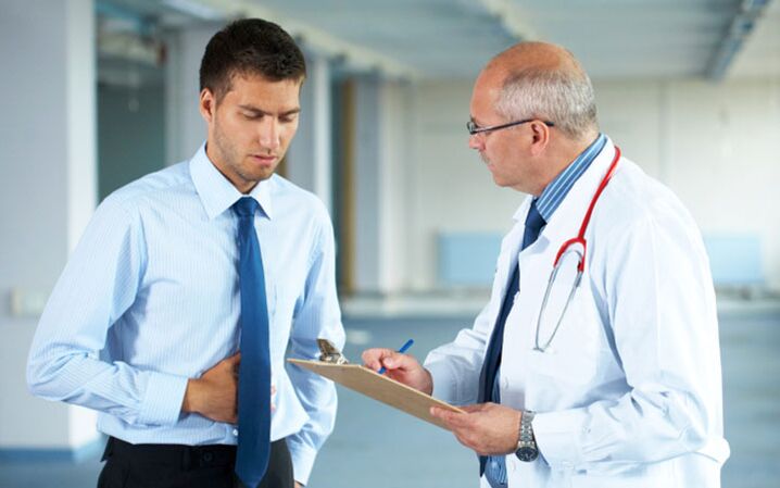 The doctor gives advice to the patient