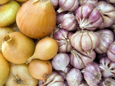 Garlic and onions - home remedies for helminth infection